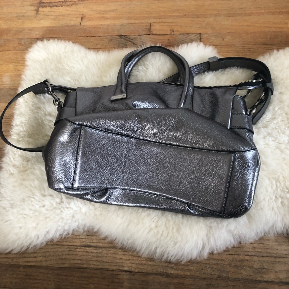 marc jacobs medium east/west leather tote silver - Picture 2 of 8